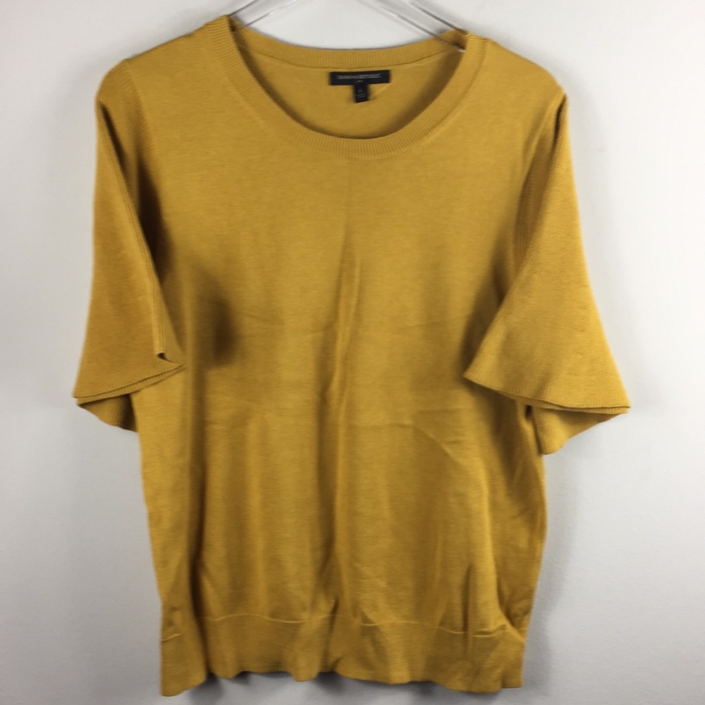 Banana Republic short sleeve knit sweater top. L.